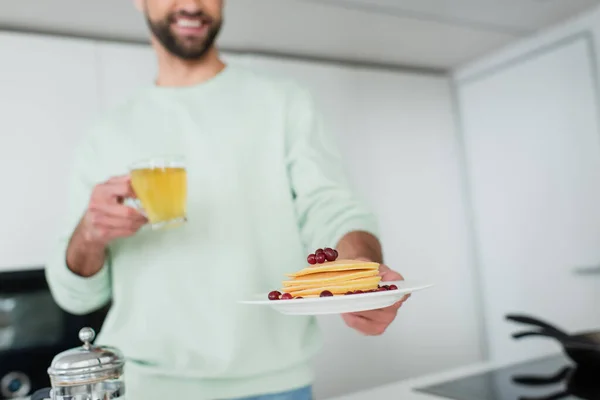 Cropped View Happy Blurred Man Holding Green Tea Plate Pancakes — Stock Photo, Image