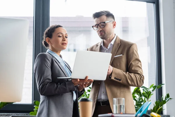 African American Businesswoman Holding Laptop Talking Colleague Blurred Coffee Water — Stock Photo, Image