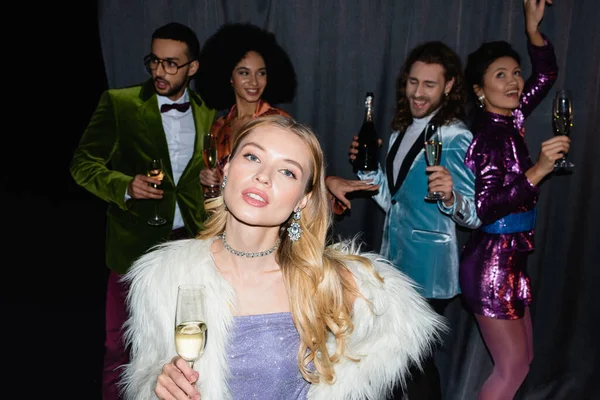 Young Adult Blond Woman Posing Glass Champagne Party Interracial Friends — Stock Photo, Image