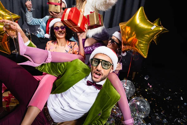 Playful Interracial Friends Santa Hats Sunglasses Celebrating New Year Grey — Stock Photo, Image