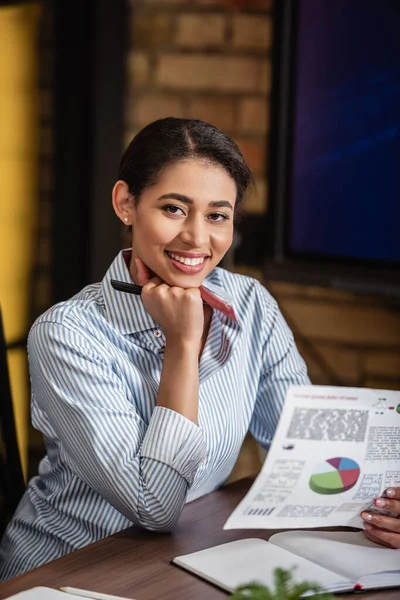 Successful African American Businesswoman Holding Infographics Smiling Camera — Stock Photo, Image