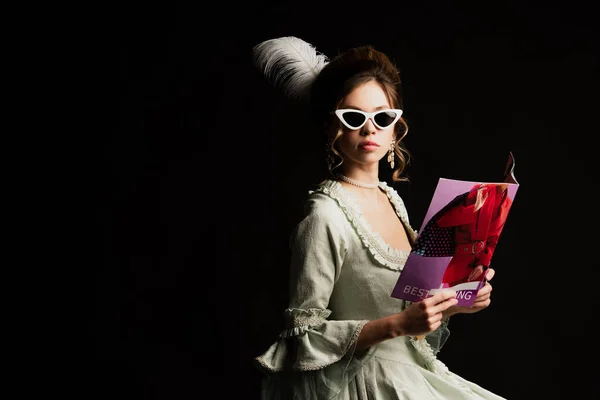 Mujer Con Estilo Vestido Retro Gafas Sol Moda Que Sostiene —  Fotos de Stock