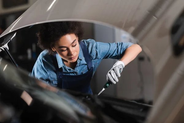 Young African American Mechanic Holding Pliers Working Motor Car Garage — Stock Photo, Image