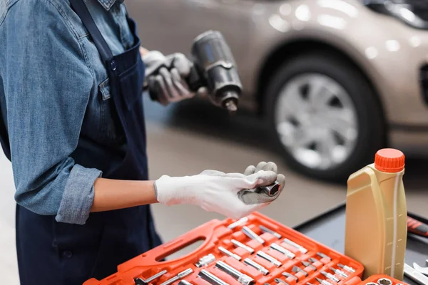 Partial View Young Mechanic Hands Gloves Holding Electric Screwdriver Attachment — Stock Photo, Image