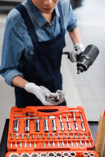 Partial View Young Mechanic Hands Gloves Holding Electric Screwdriver Toolbox — Stock Photo, Image