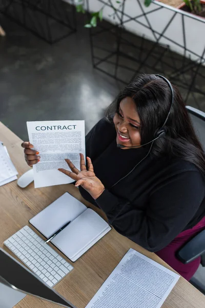 High Angle View Cheerful African American Size Operator Headset Showing — Stock Photo, Image