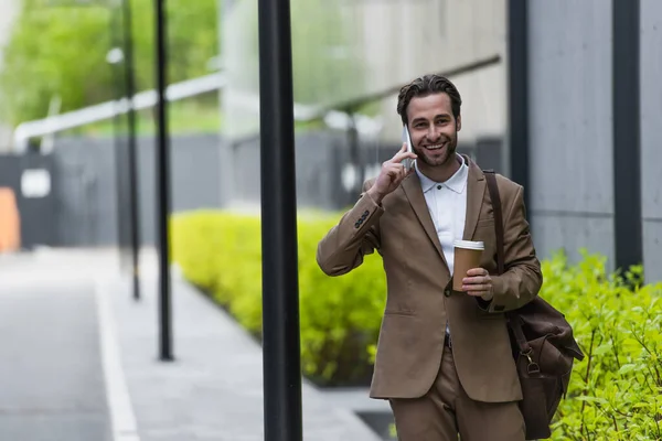 Cheerful Businessman Formal Wear Talking Cellphone Holding Paper Cup Building — Stock Photo, Image