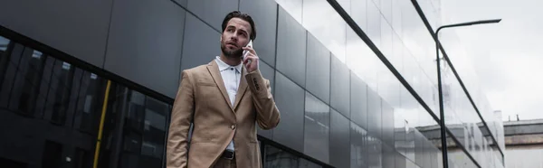 Businessman Talking Cellphone Building Banner — Stock Photo, Image