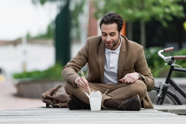 Bearded Businessman Suit Holding Chopsticks Asian Food While Sitting Crossed — Stock Photo, Image