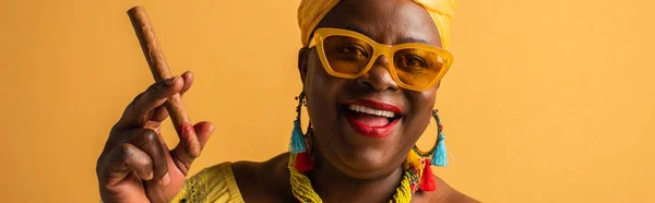 Smiling Middle Aged African American Woman Sunglasses Colorful Accessories Holding — Stock Photo, Image