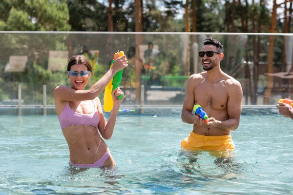 Cheerful Multicultural Friends Playing Water Guns Swimming Pool — Stock Photo, Image