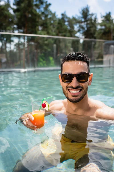 Pleased Muslim Man Sunglasses Relaxing Pool Refreshing Cocktail — Stock Photo, Image