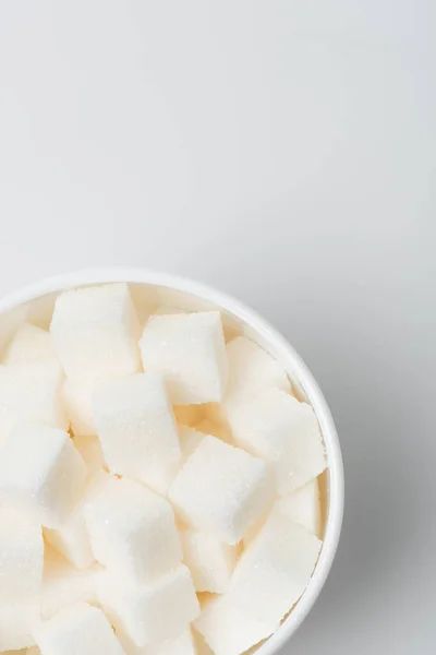 Vue Dessus Des Cubes Sucre Tasse Sur Blanc — Photo