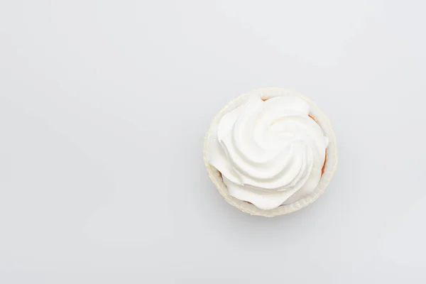 Vista Superior Cupcake Dulce Con Glaseado Parte Superior Aislado Blanco — Foto de Stock