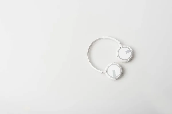 Vista Superior Auriculares Inalámbricos Portátiles Aislados Blanco — Foto de Stock