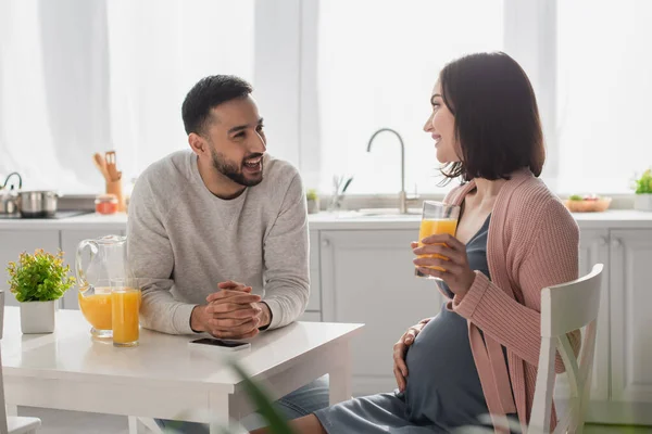 Happy Young Man Pregnant Woman Sitting Kitchen — 스톡 사진