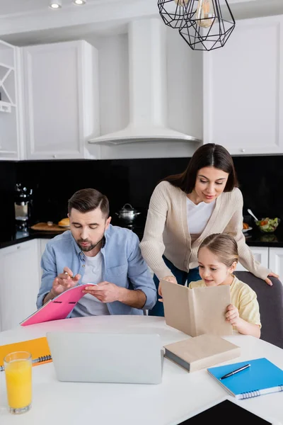 Woman Pointing Book Daughter Husband Holding Copy Book — Stock Photo, Image