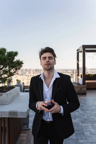 Elegant Man Suit Holding Glass Red Wine Terrace — Stock Photo, Image