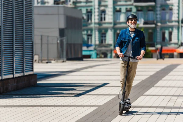 Full Length Pleased Man Sunglasses Helmet Riding Scooter Urban City — Stock fotografie