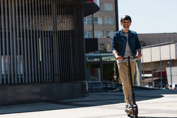 Full Length Pleased Man Sunglasses Helmet Riding Scooter Urban City — Stockfoto