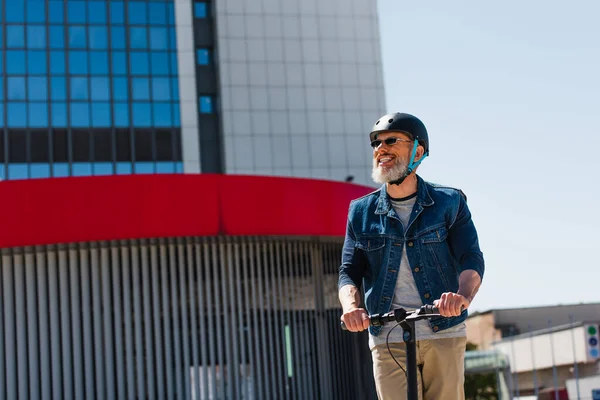 Joyful Mature Man Sunglasses Helmet Riding Scooter Urban City — Φωτογραφία Αρχείου