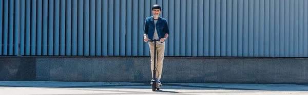 Full Length Mature Man Helmet Sunglasses Riding Electric Scooter Street — Stock fotografie