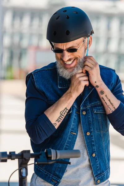 Bearded Middle Aged Man Sunglasses Smiling Wearing Helmet Electric Scooter — 스톡 사진