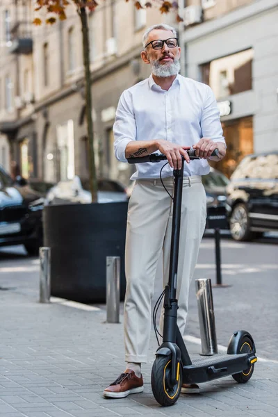 Full Length Middle Aged Man Glasses Standing Electric Scooter Street — ストック写真