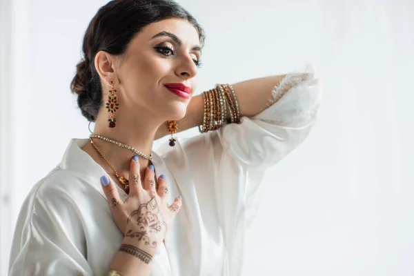 Happy Young Indian Bride Wearing Necklace White — Stock Photo, Image