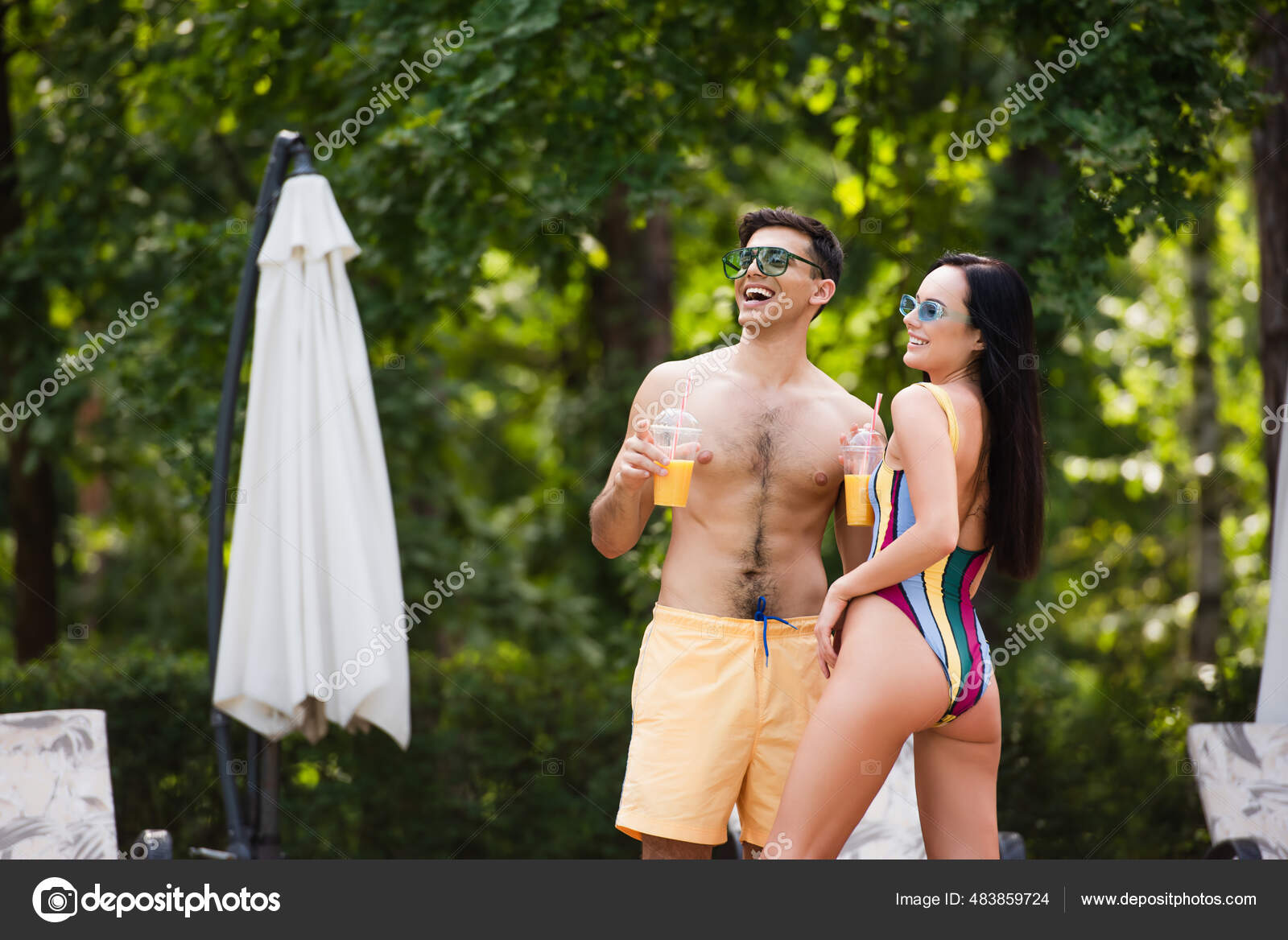 Cheerful Man Swim Trunks Holding Drink Girlfriend Resort — Stock