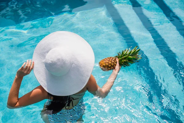 Overhead View Woman Ananas Holding Sun Hat Pool — Stockfoto
