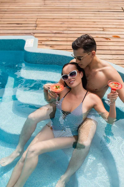 High Angle View Smiling Woman Holding Cocktail Boyfriend Sunglasses Swimming — Stock Photo, Image