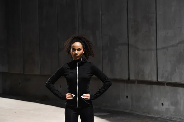 Pretty African American Sportswoman Holding Hands Hips Urban Street — Stock Photo, Image