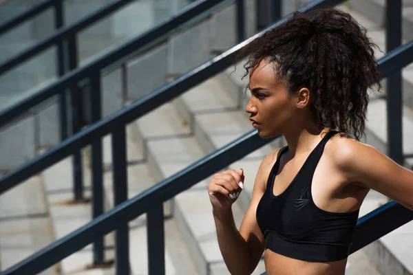 Side View African American Sportswoman Black Top Looking Away Stairs — Stock Photo, Image