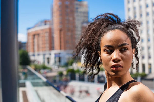 African American Sportswoman Listening Music Headphones Outdoors — Stock Photo, Image