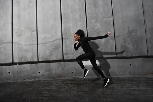 Side View Fit African American Runner Working Out Concrete Building — Stock Photo, Image