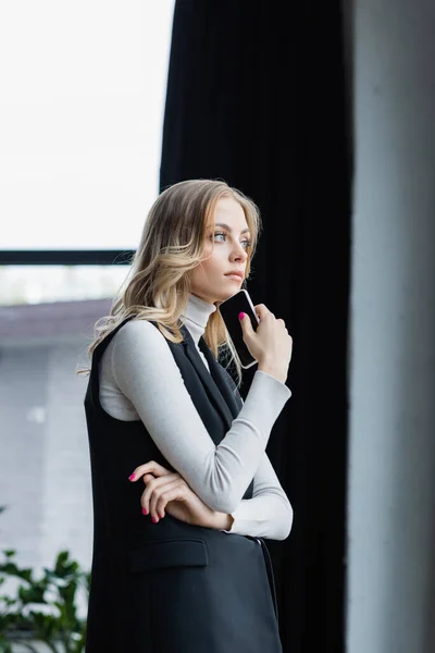 Pensive Businesswoman Mobile Phone Looking Away While Thinking Office — Stock Photo, Image