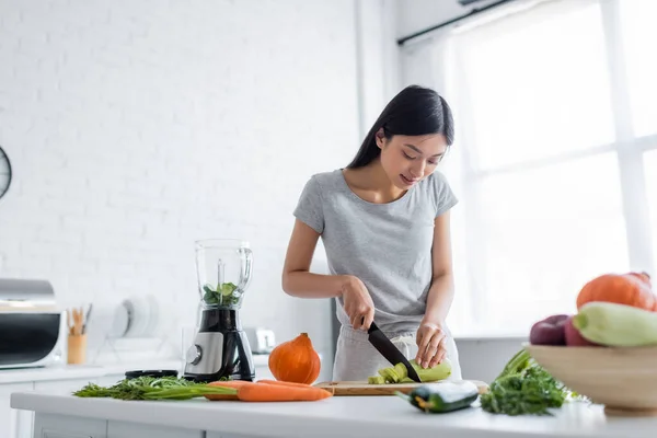 Young Asian Woman Cutting Zucchini Raw Vegetables Electric Shaker Kitchen — Stock Photo, Image