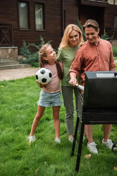 Smiling Kid Football Looking Parents Cooking Grill Outdoors — Stock Photo, Image