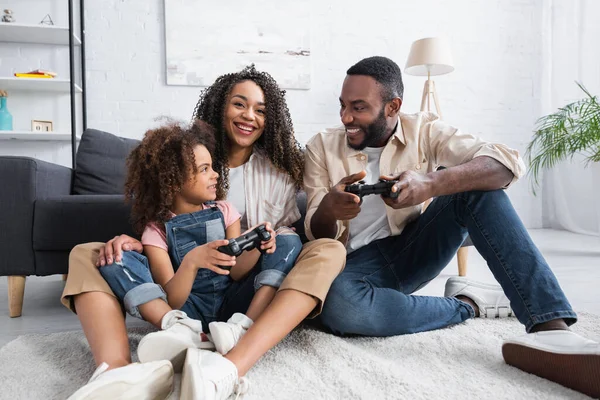Kyiv Ukraine January 2021 Excited African American Family Gaming Floor — Stock Photo, Image