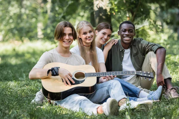 Cheerful Multiethnic Teenagers Playing Guitar Park — Stock Photo, Image