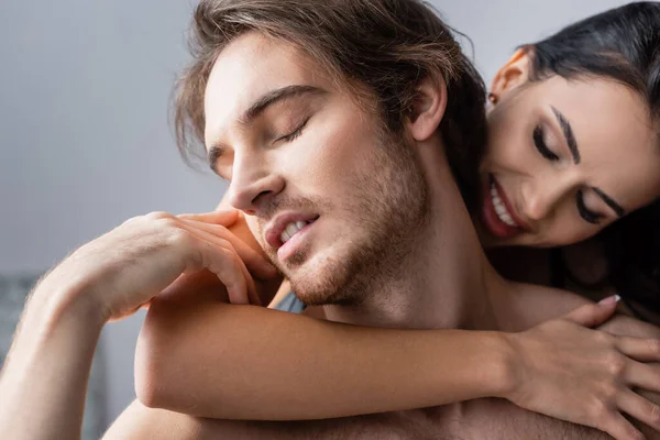 Smiling Woman Hugging Pleased Shirtless Man — Stock Photo, Image