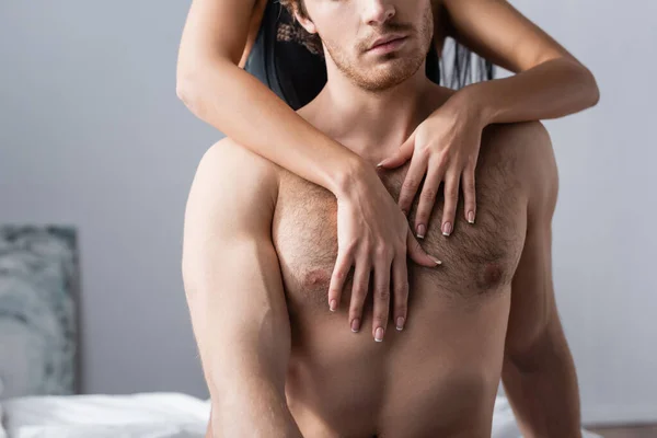 Partial View Young Girlfriend Hugging Shirtless Boyfriend — Stock Photo, Image