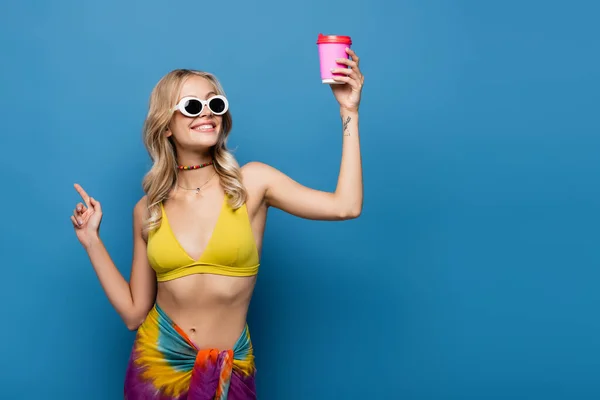 Pleased Young Woman Sunglasses Bikini Top Holding Paper Cup Blue — Stock Photo, Image