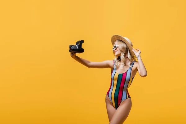 Cheerful Woman Straw Hat Swimsuit Talking Selfie Vintage Camera Isolated — Stock Photo, Image