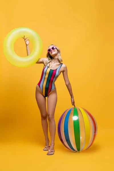 Full Length Smiling Woman Sunglasses Swimsuit Standing Inflatable Ring Beach — Stock Photo, Image