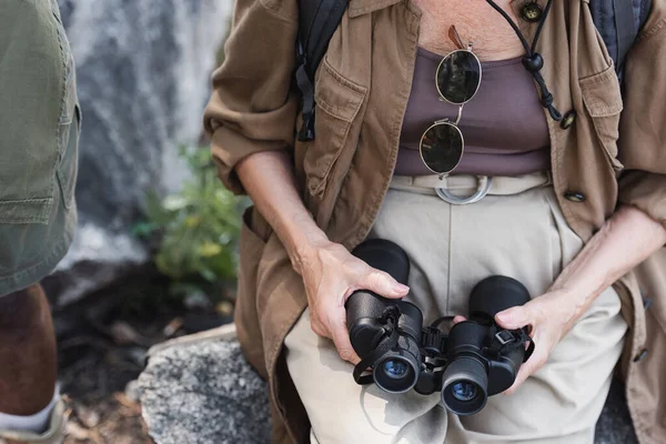 Cropped View Elderly Traveler Holding Binoculars African American Husband — Stock Photo, Image