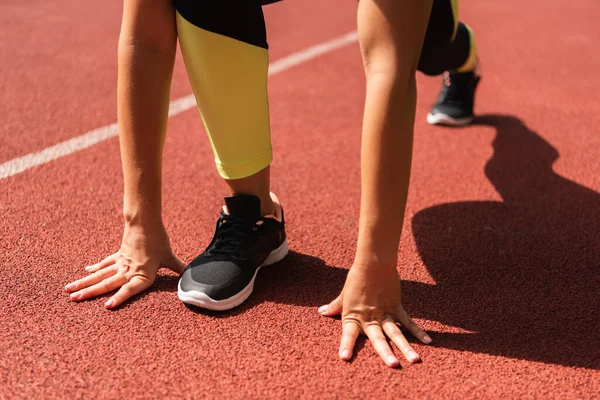 Cropped View Sportswoman Starting Pose Stadium — Stock Photo, Image