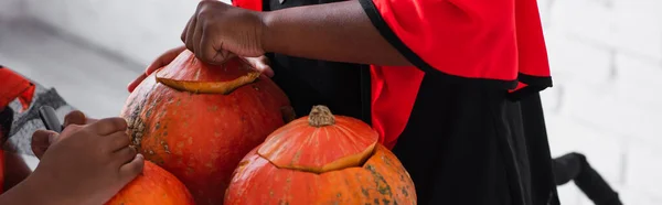 Partial View African American Kids Carving Pumpkins Banner — Stock Photo, Image