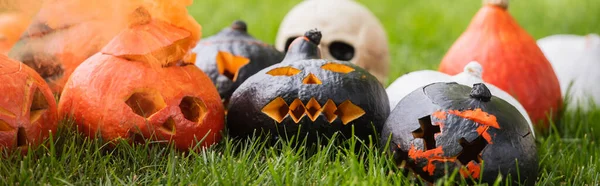 Carved Scary Pumpkins Orange Smoke Blurred Skull Green Lawn Banner — Stock Photo, Image